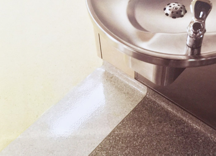 帶晶盾涂層的同質透心卷材