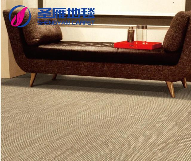 輕松的周末，使勁踩踩辦公室地毯吧！