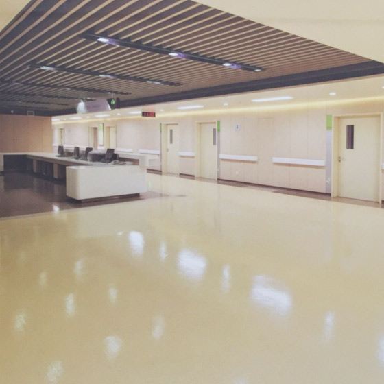 帶晶盾涂層的同質透心卷材